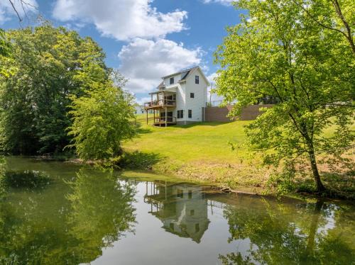Bluff City House | Brand New Waterfront Construction