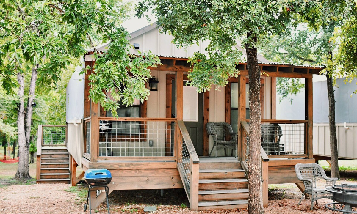 Seguin Cabin | Brand new waterfront Cabin with many amenities: Pool, hot tub & kayaking. - SG15