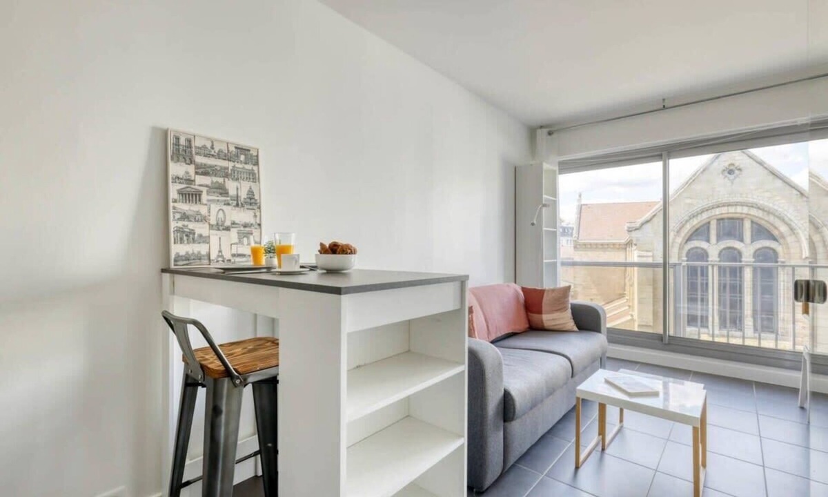 16th Arrondissement Condo | Branded New and Cuty Studio at the Classy Paris 16