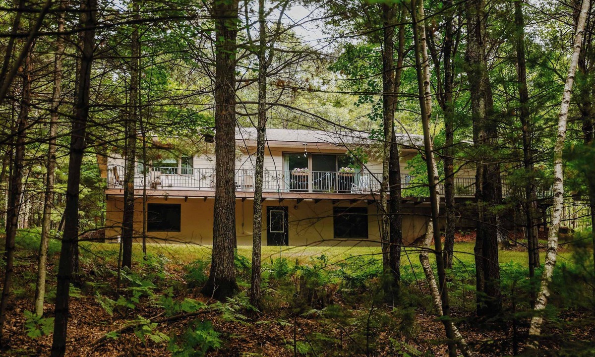 Arbor Vitae House | Brandy Bay Hideaway: PET FRIENDLY