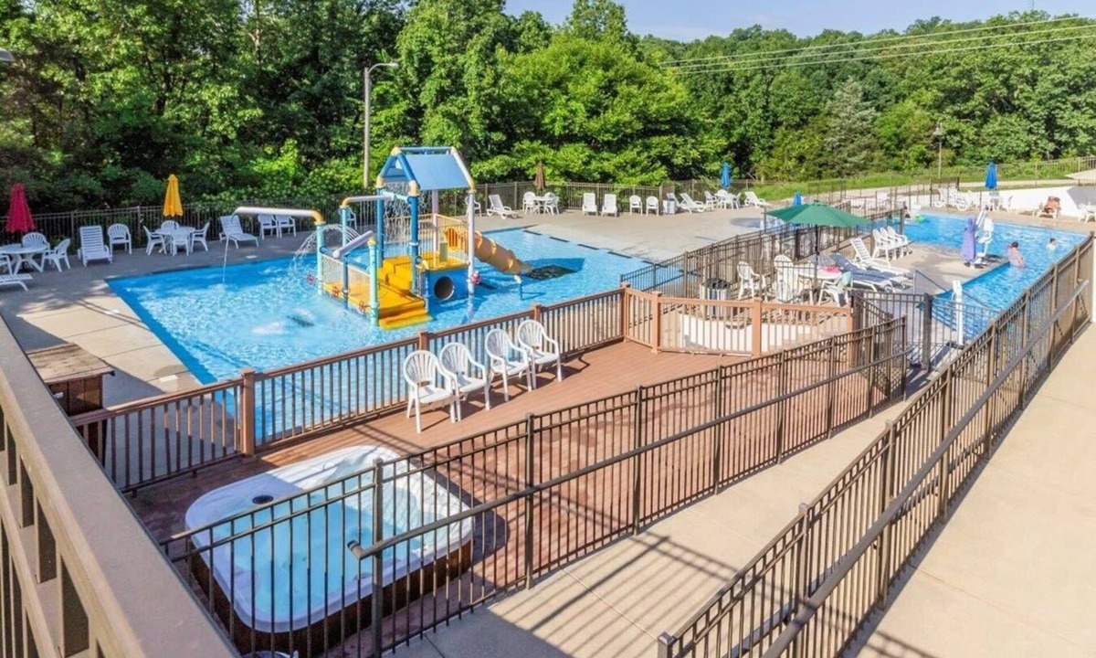 Branson West Apartment | Branson Condo at Stonebridge Golf Resort with Pool and Wi-Fi near Silver Dollar
