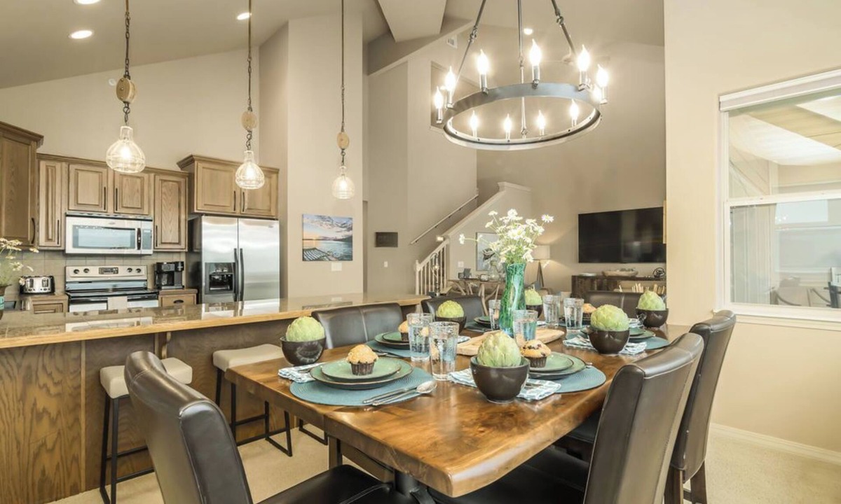 Hollister Condo | Branson Lakefront Penthouse at The View- Emerald Pointe!