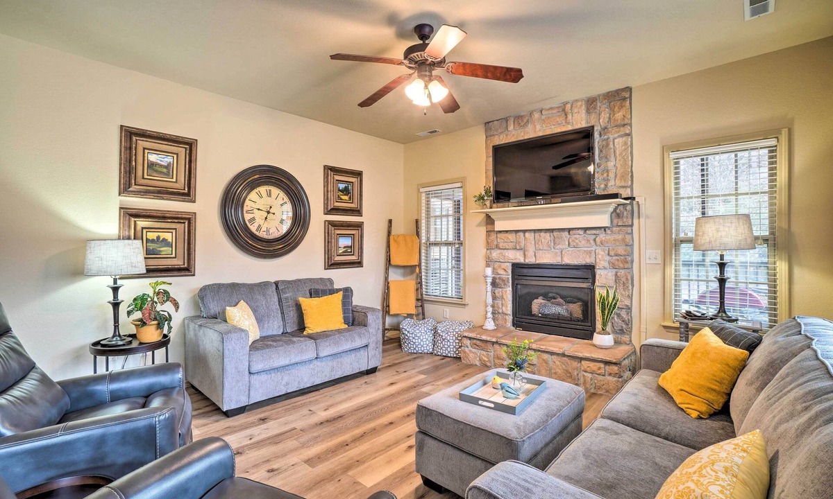 Branson West Villa | Branson West Villa w/Golf Course View & Pool!