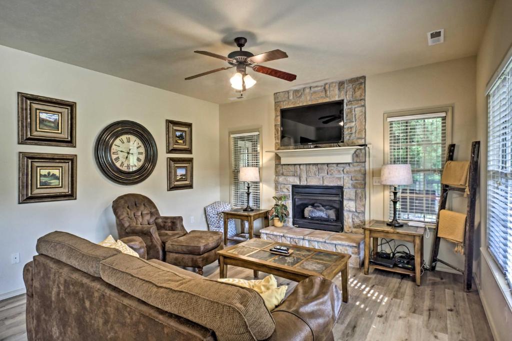 Branson West Villa | Branson West Villa with Golf Course View and Pool!