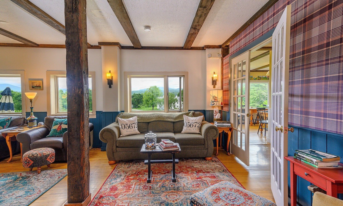 Stowe Bed & Breakfast | Brass Lantern Inn