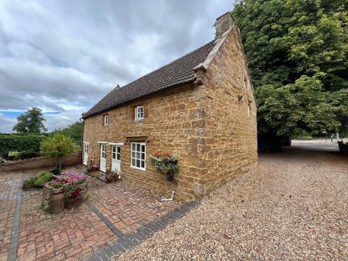 Flecknoe House | Braunston Manor Cottage