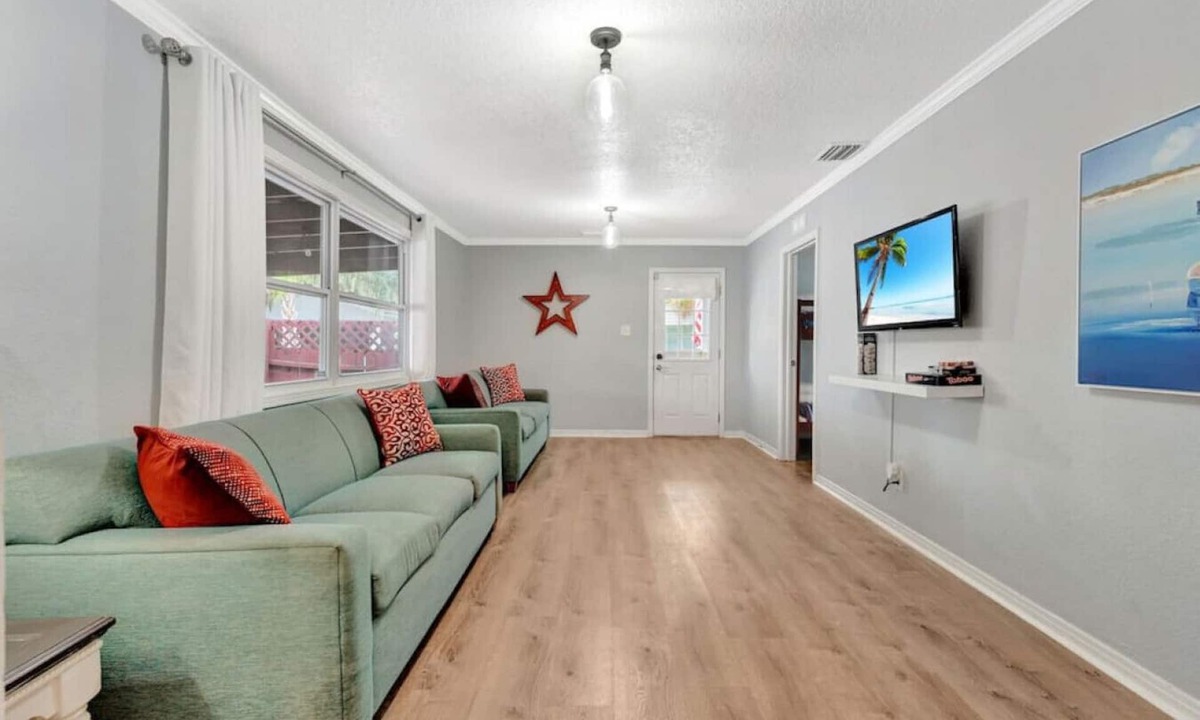 Riverside Heights House | Brave Oasis- Sleeps 17★Attached duplex★BBQ★Firepit