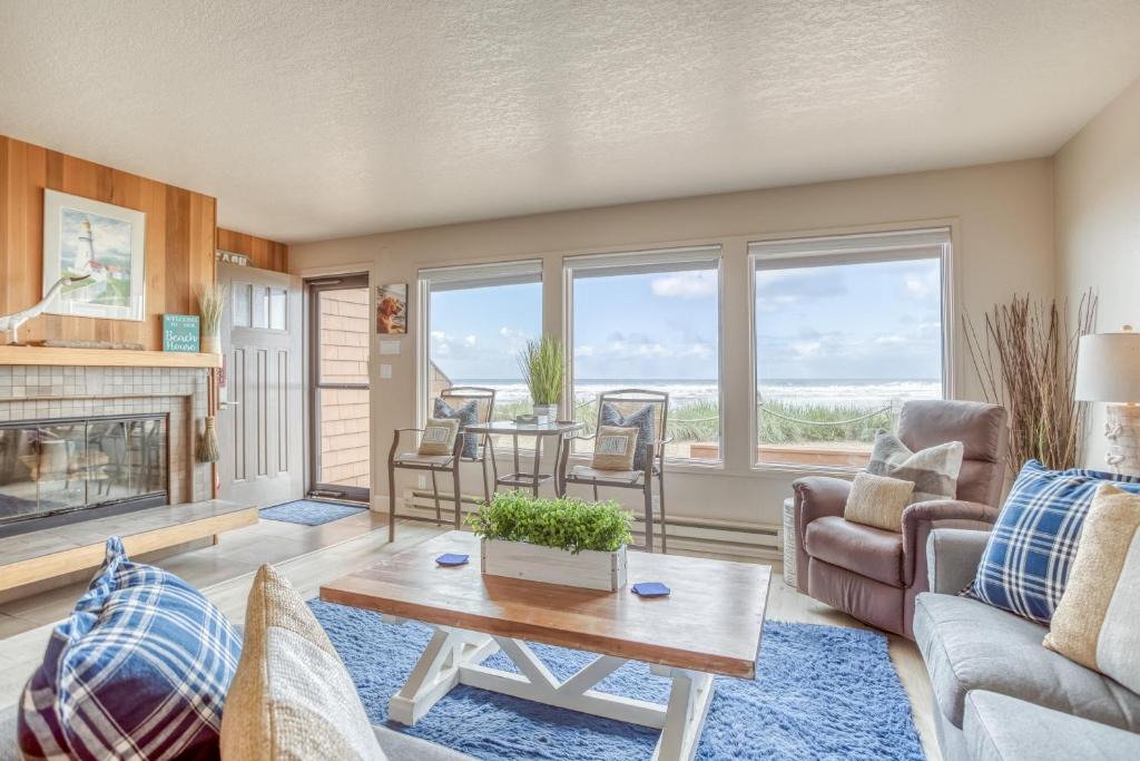 Neskowin House | Breakers Beach House 4 - Meredith Lodging