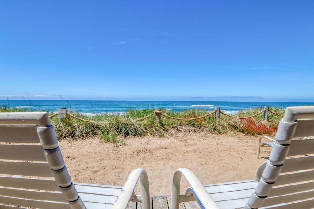 Neskowin House | Breakers Beach House 5 - Meredith Lodging