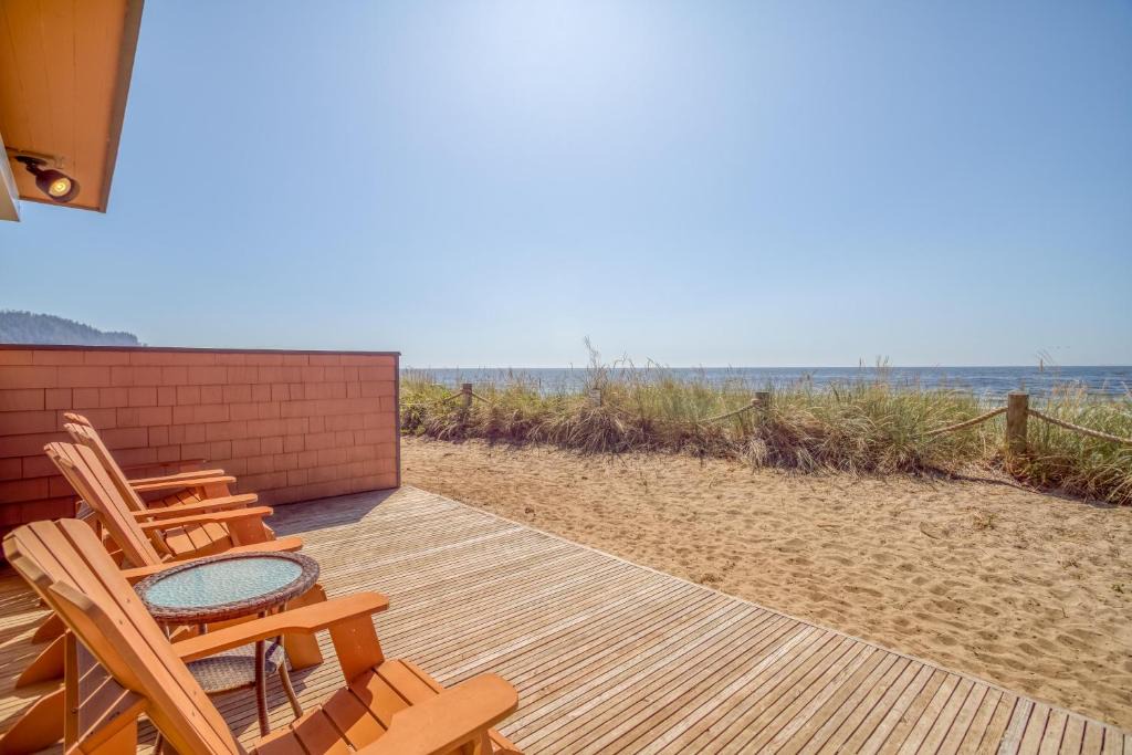 Neskowin House | Breakers Beach House 9 - Meredith Lodging