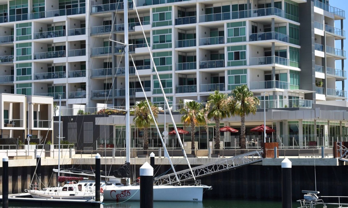 New Port Apartment | Breakwater Apartment