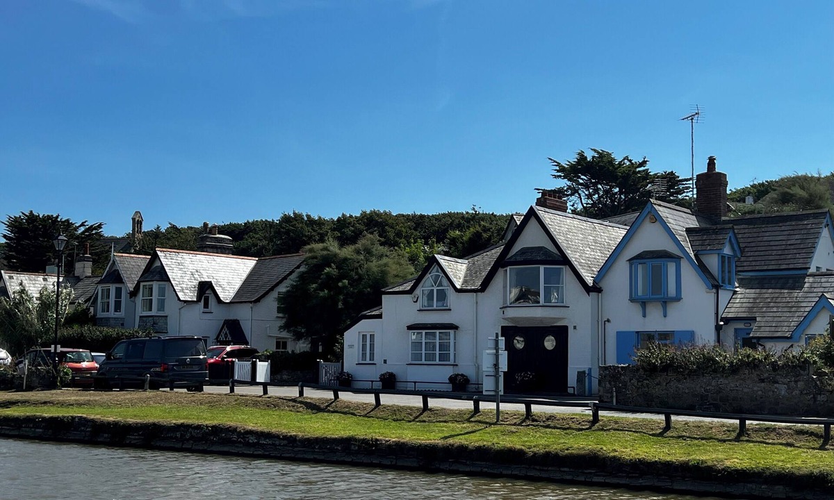 Bude Cottage | Breakwater Cottage, Bude, has outstanding views