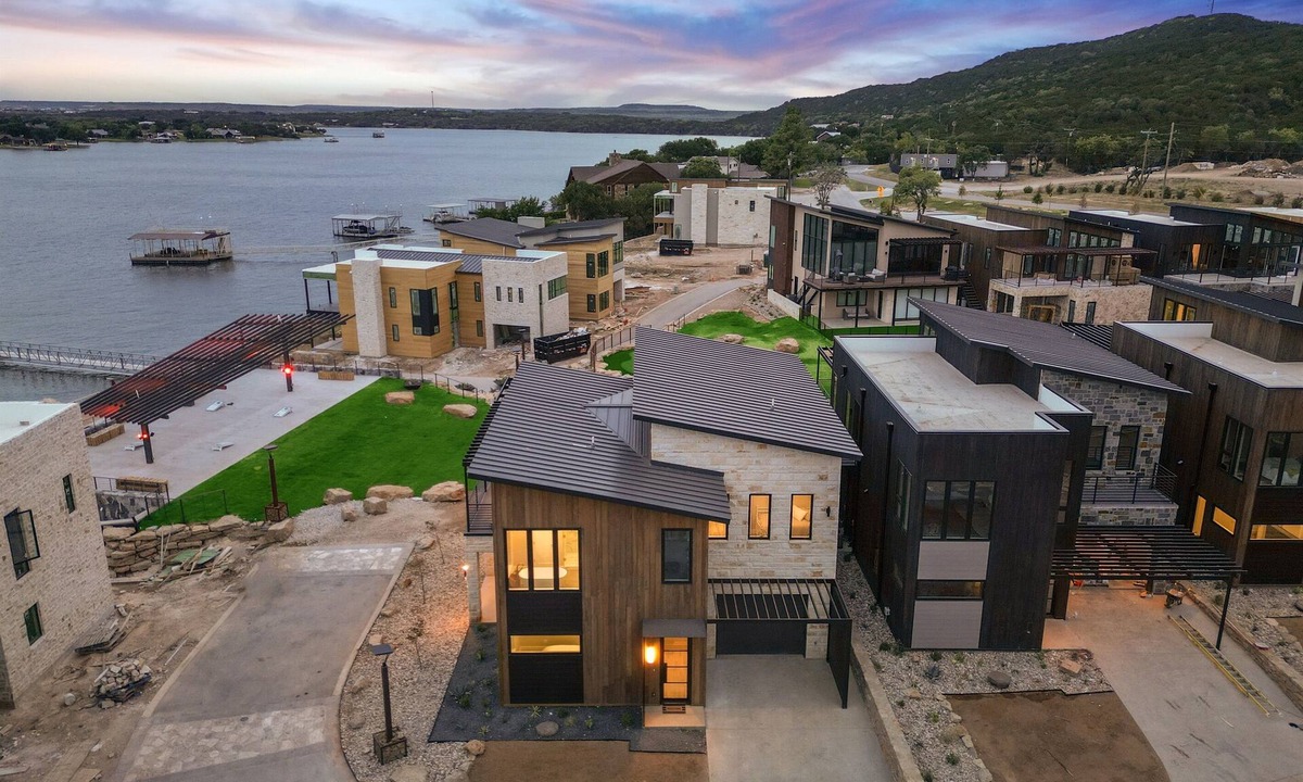 Graford Villa | Breakwater PK | Brand new home Juniper Ridge | Sleeps 14