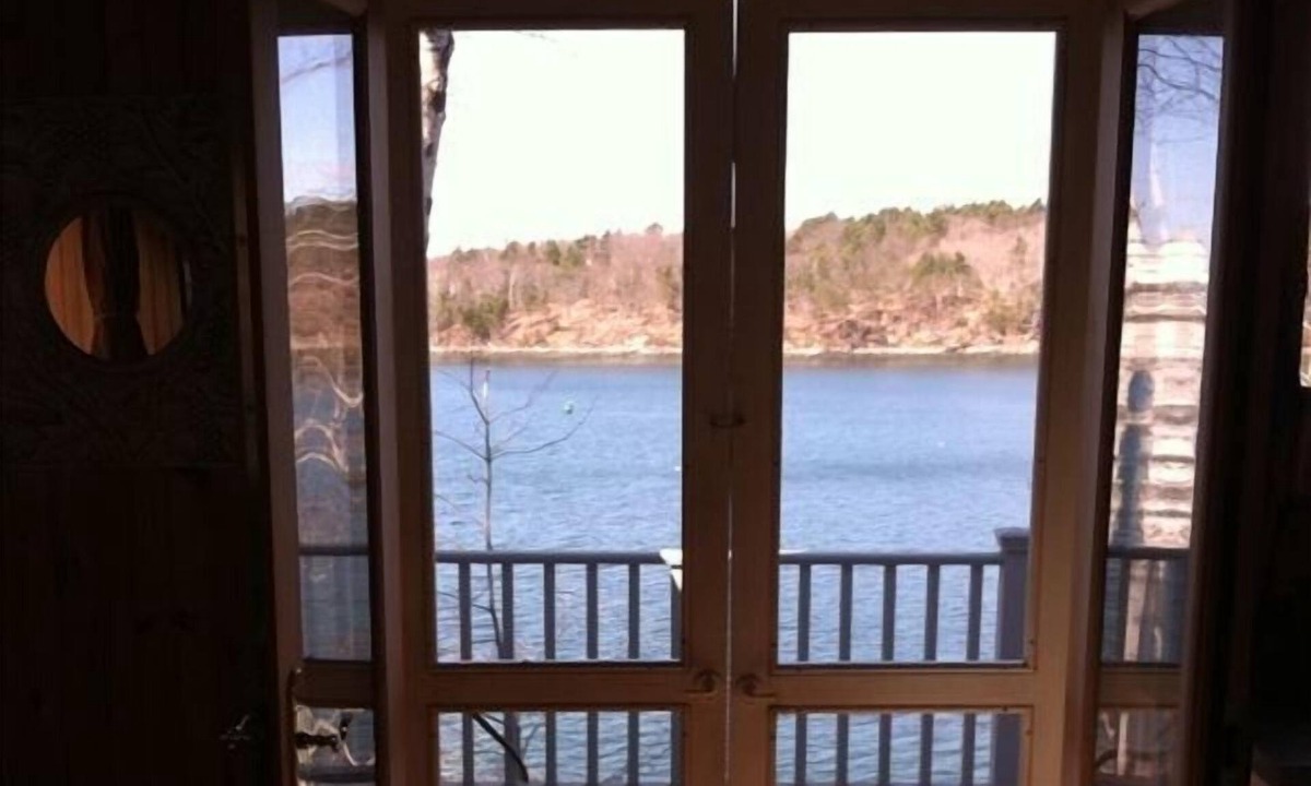 Peaks Island Cottage | Breath-Taking Waterfront Cottage with Boat Dock