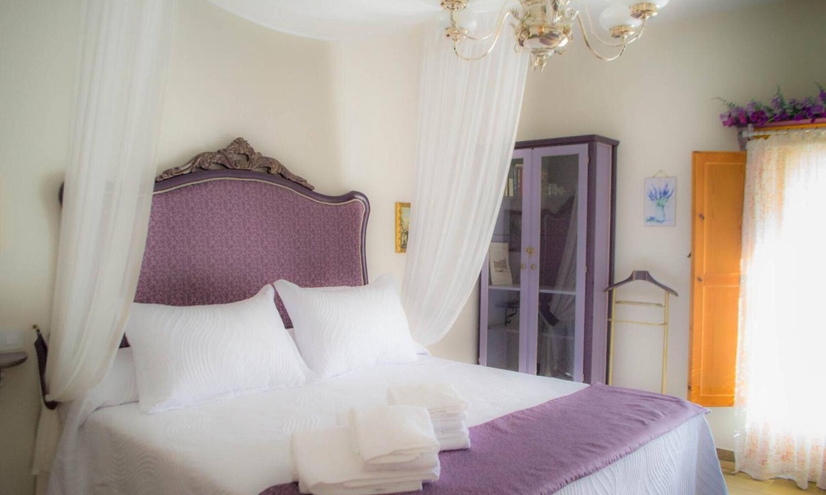 Alhama de Aragon House | Breathe, Unwind, and Feel at Aromas de Siempre