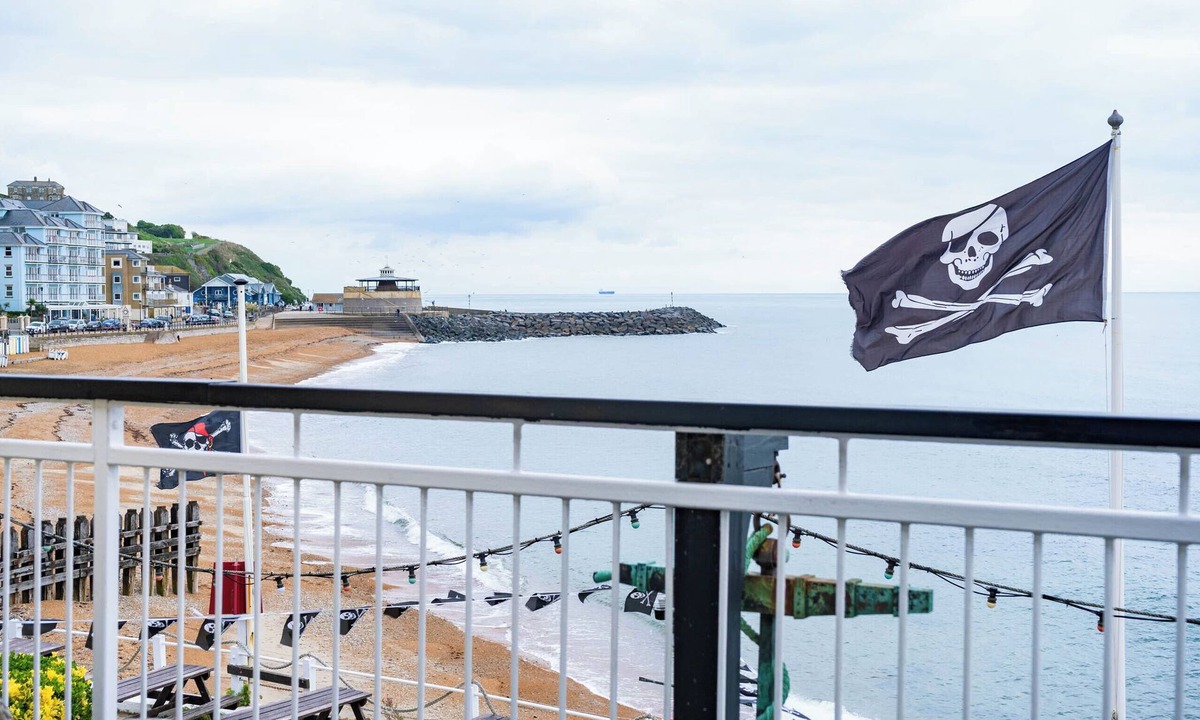 Ventnor Apartment | Breathtaking 180° Ocean Views