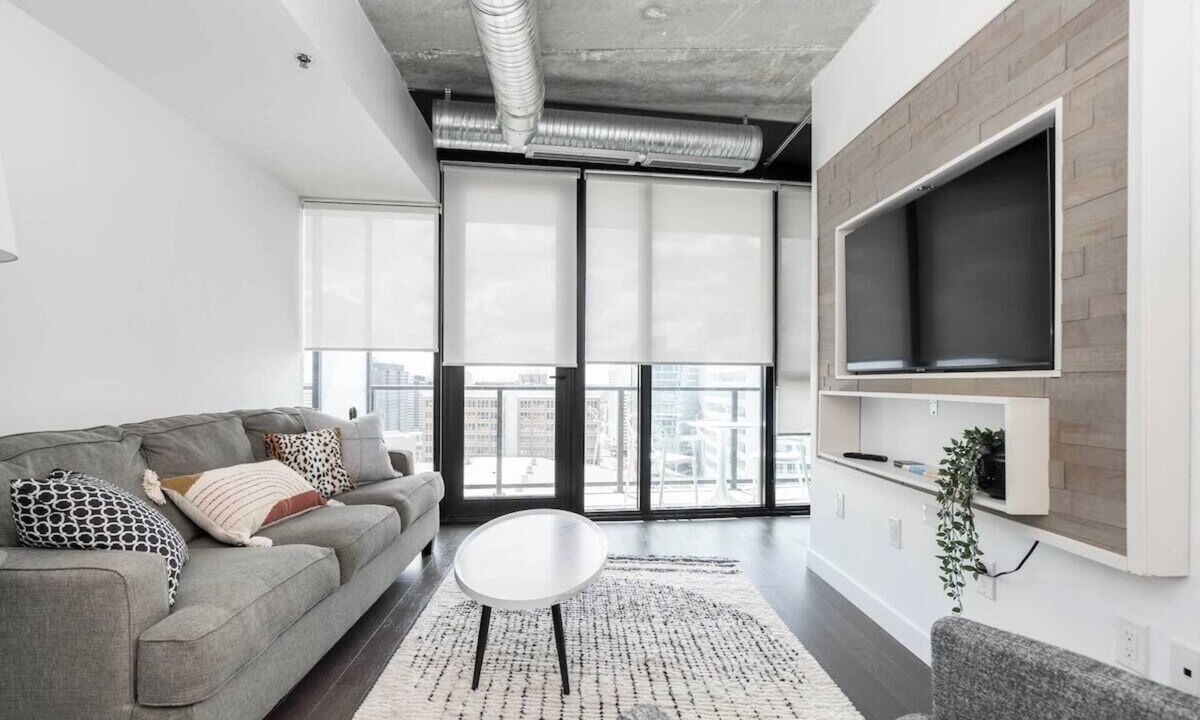 Downtown Winnipeg Condo | Breathtaking 18th Floor Condo | 2 Bed | 1 Bath |
