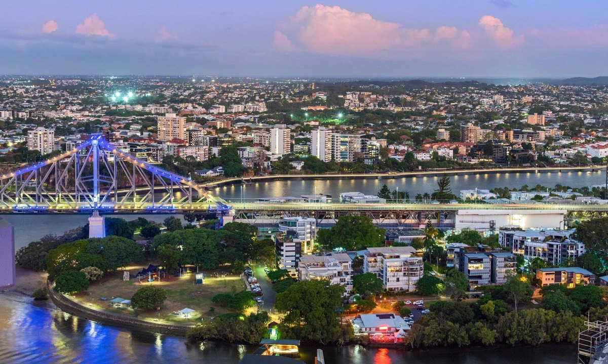 Brisbane Central Business District Apartment | Breathtaking! 2Bed/2Bath/1Car/Pool ~ CBD