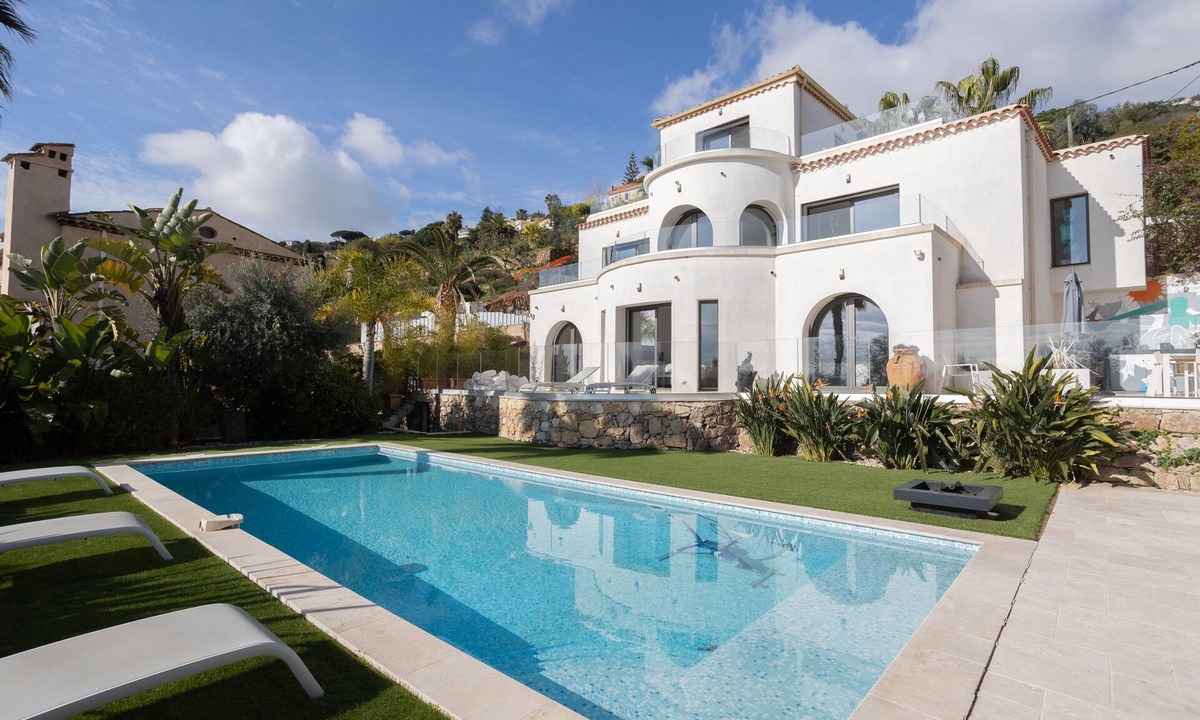 Golfe Juan Villa | Breathtaking 4-bed Villa Golfe-Juan