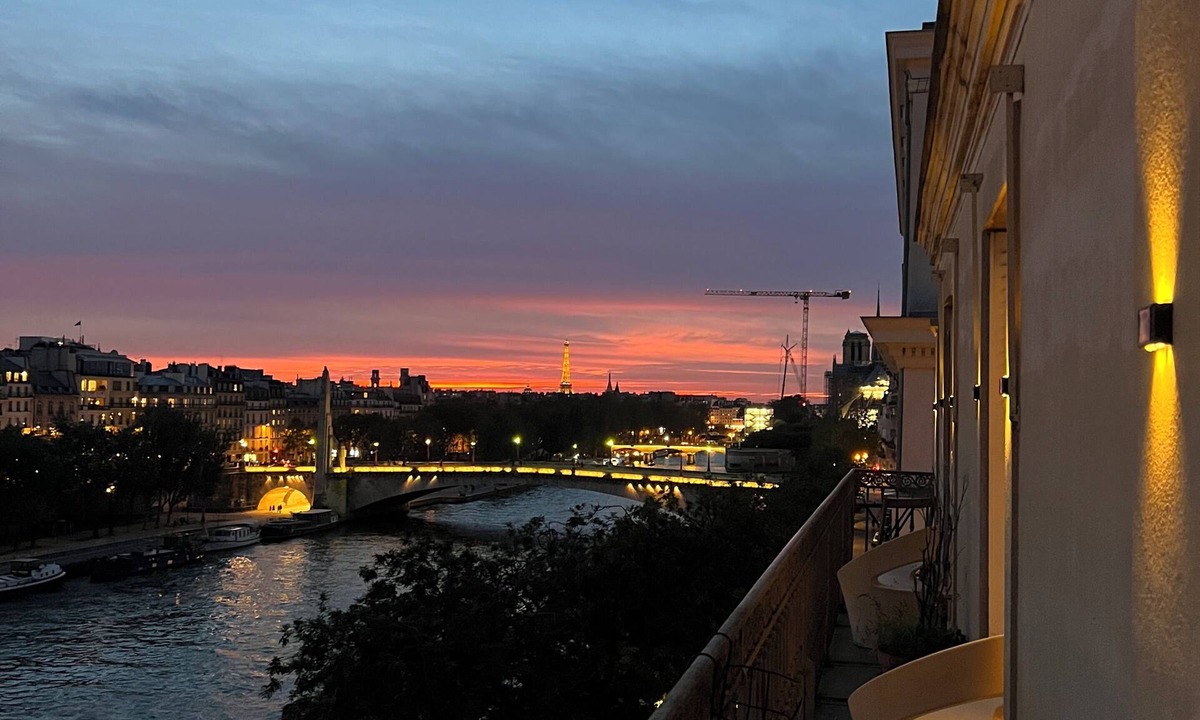 Les Iles Apartment | Breathtaking Artistic 2 Bedrooms on the Seine