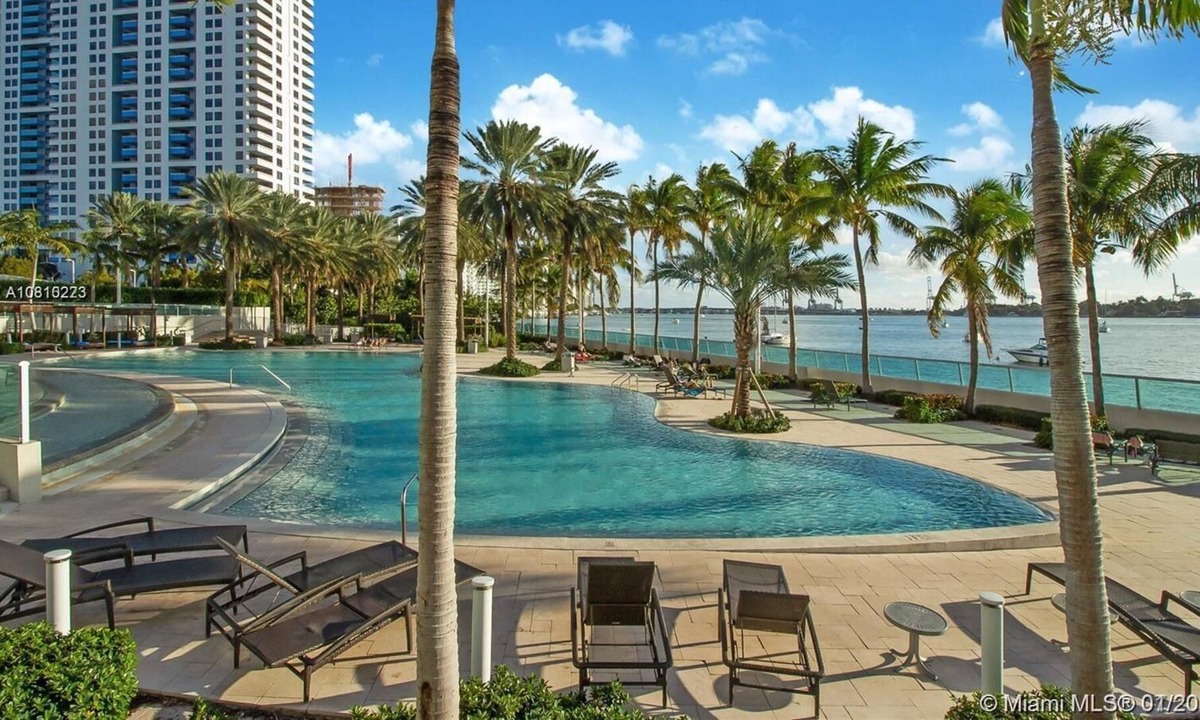 West Avenue Apartment | Breathtaking bay view apartment South Beach