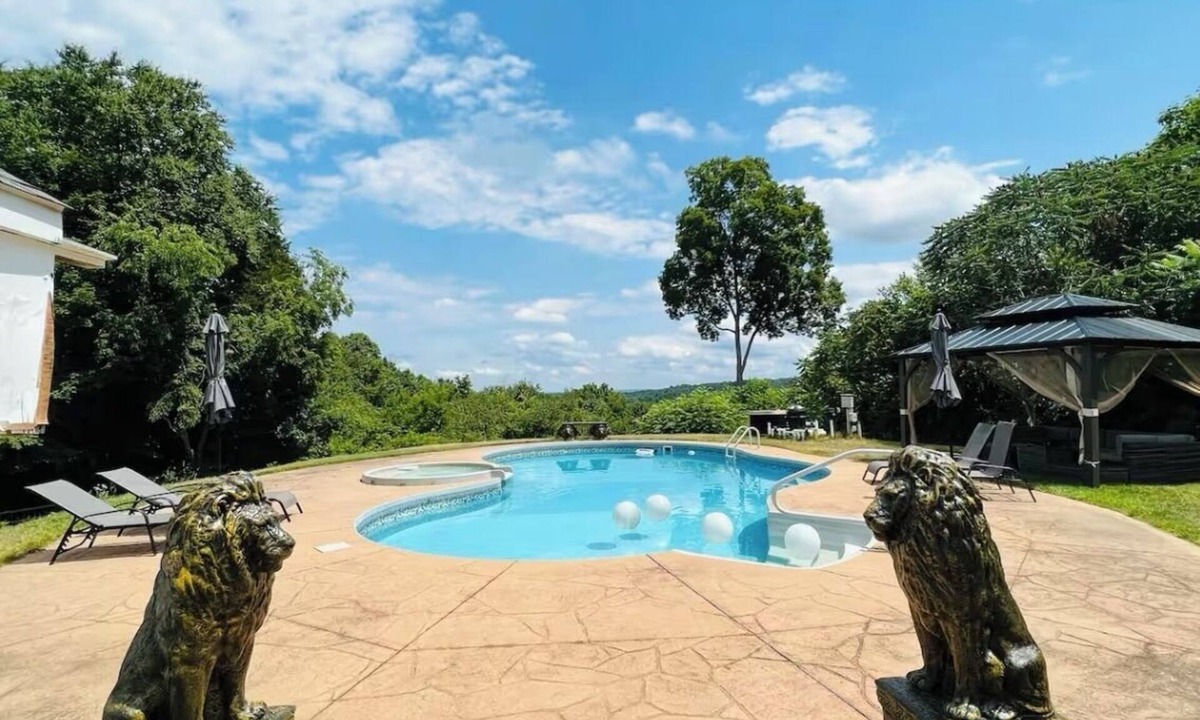 Columbia House | Breathtaking home with unforgettable views