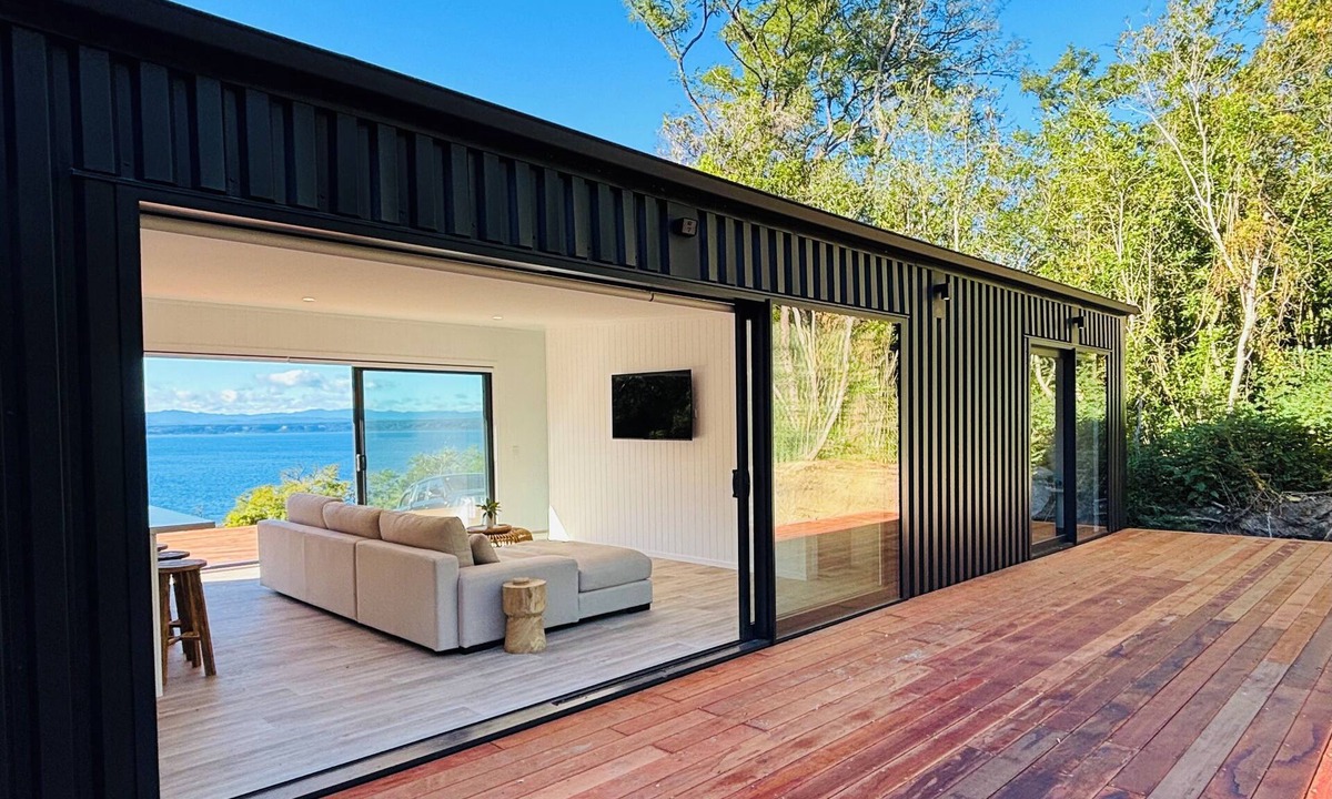 Acacia Bay House | Breathtaking Lake Views