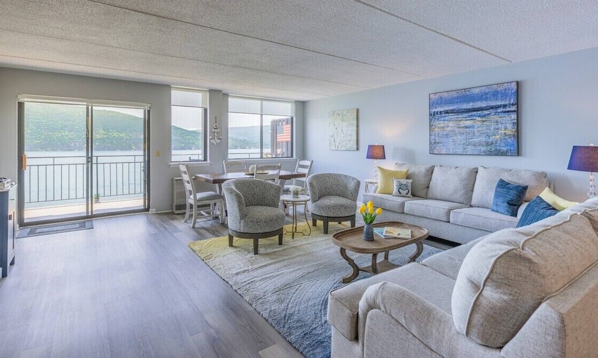 Naples Condo | Breathtaking Lakefront Condo w/ Lake Views