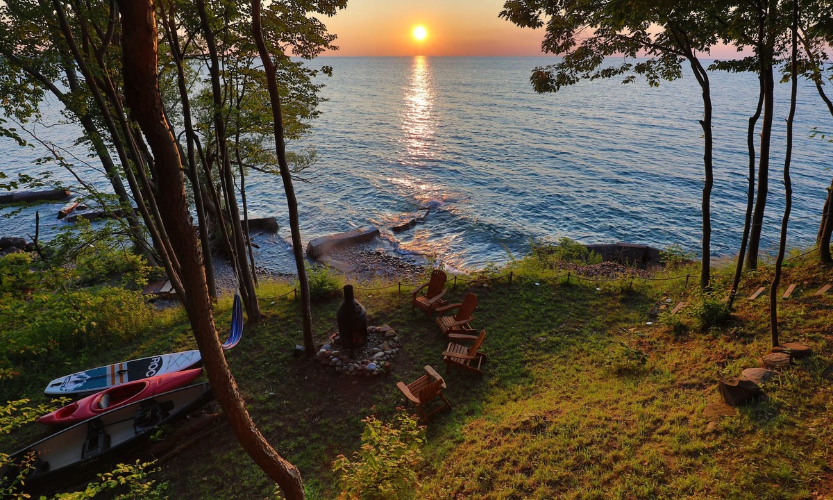 Wolcott Cabin | Breathtaking Lakefront Cabin On Lake Ontario with Beach!