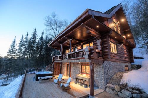 Saint-Faustin-Lac-Carre Ski Chalet | Breathtaking log house with HotTub - Winter paradise in Tremblant