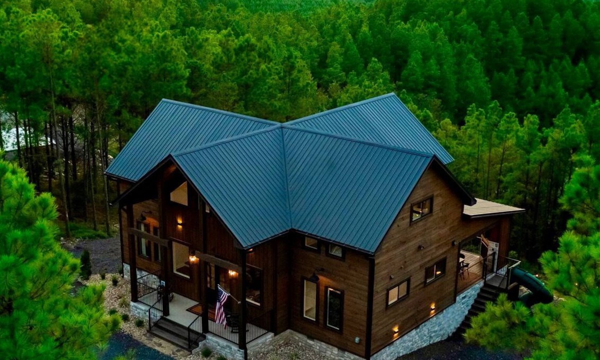 Broken Bow Cabin | Breathtaking Mountain Views-Hot Tub/Luxe Firepit/Daybed Swing & Slide- New Cabin