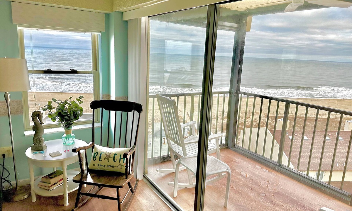 Caine Woods Condo | Breathtaking Ocean view, few steps to the beach!