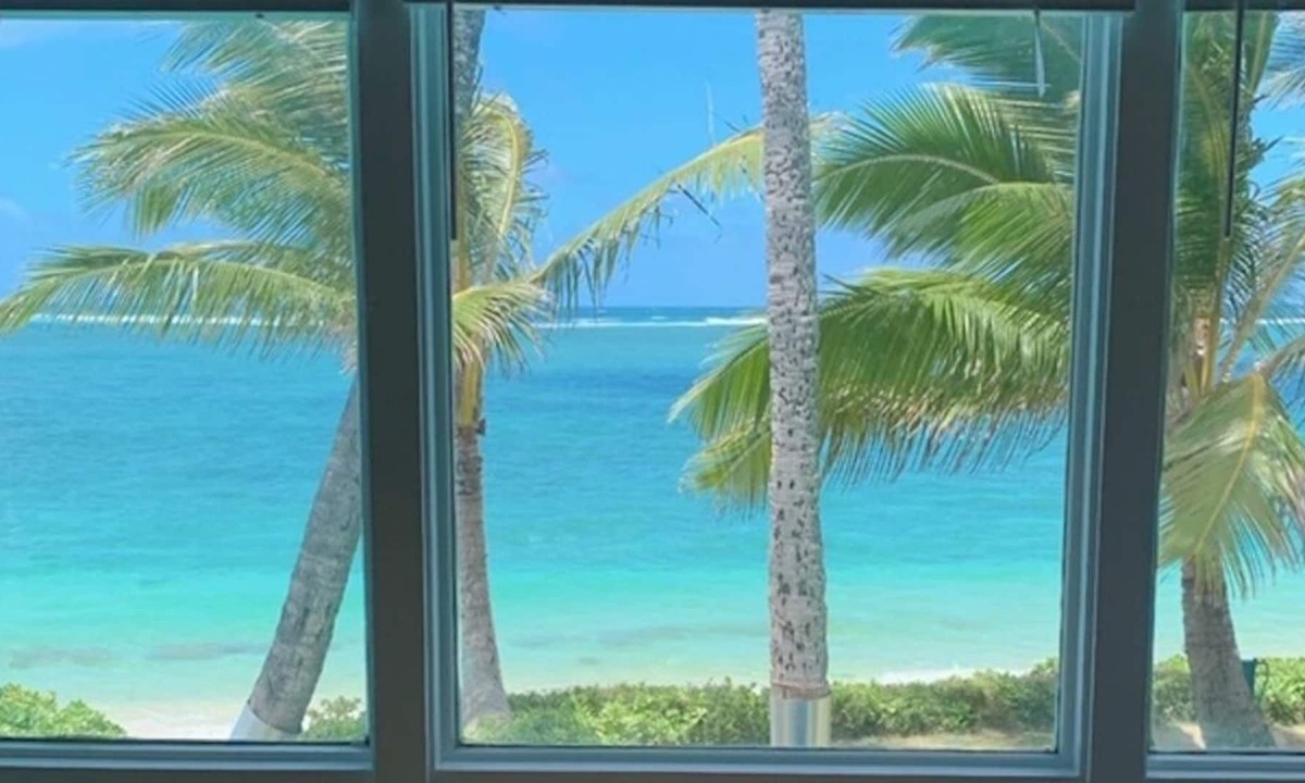 Punaluu Cottage | Breathtaking Ocean Views Beach Cottage