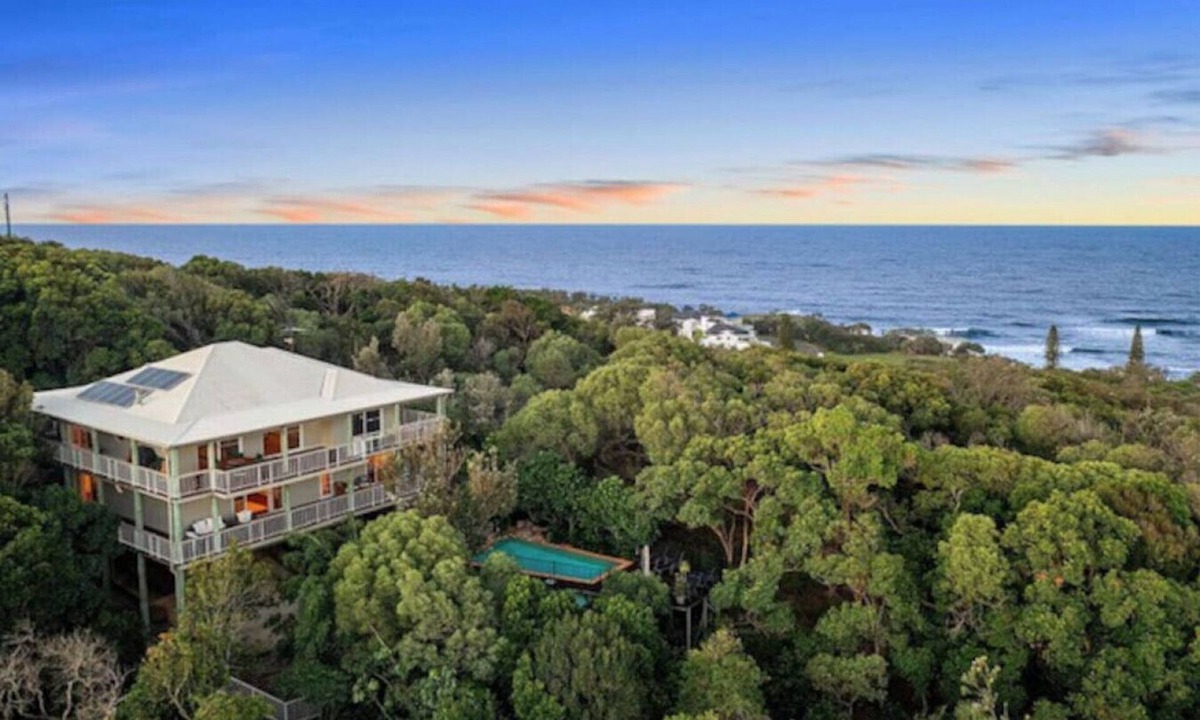Point Arkwright Apartment | Breathtaking Panoramic Ocean Views
