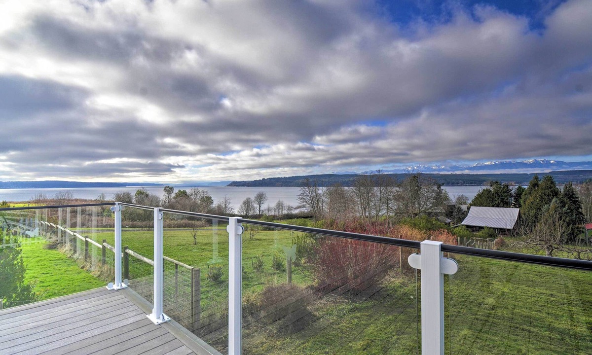 Port Ludlow House | Breathtaking Port Ludlow Home w/Deck & Yard