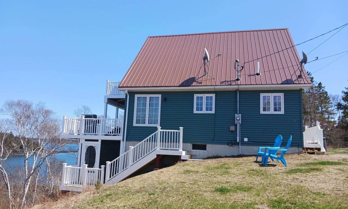 Lubec House | Breathtaking Remote Oceanfront Oasis Panoramic Clifftop Views