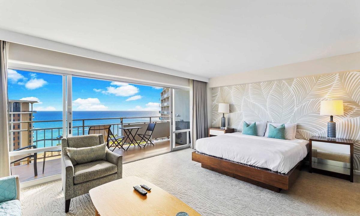 Waikiki Apartment | Breathtaking Studio | Ocean Views + Free Parking
