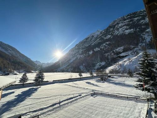 Taesch Apartment | Breathtaking View Apartment near Zermatt with Parking