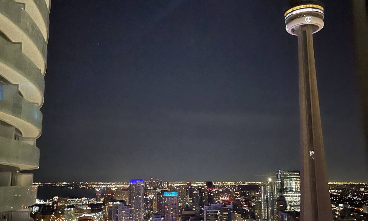 Central Waterfront Apartment | Breathtaking view in the heart of Toronto.