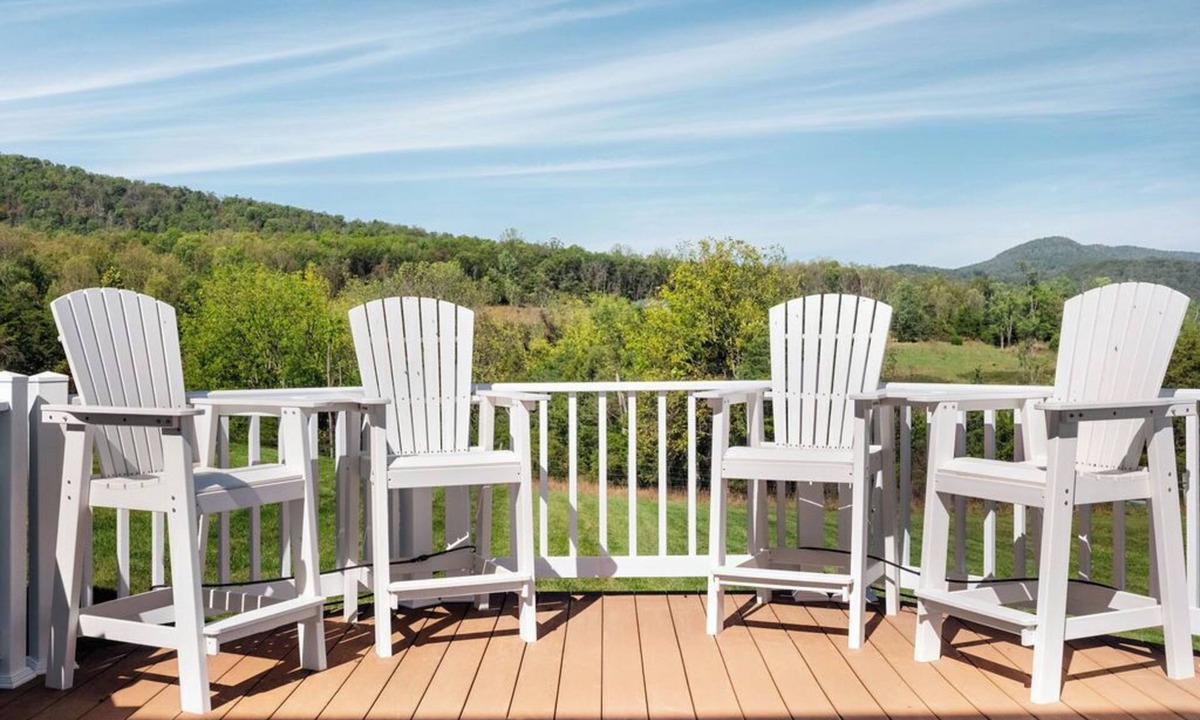Edinburg House | Breathtaking Views Farmhouse Estate on 3 levels w/nearby activities year-round.