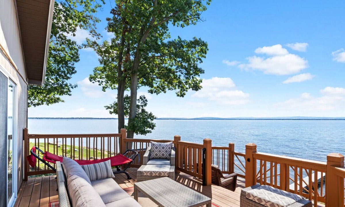 Durhamville Cottage | Breathtaking Views Private Lakefront Cottage {Fall Discounts!!🍁}