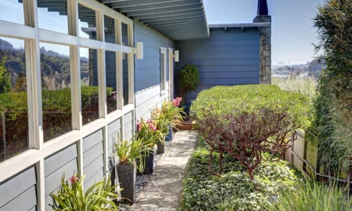 Almonte House | Breathtaking Views, Hikes, Relaxing get togethers