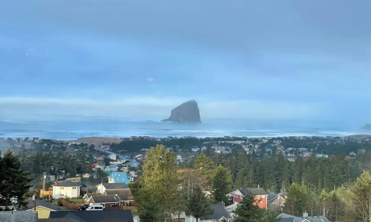 Pacific City House | Breathtaking Views & Elevator! Room for Everyone!