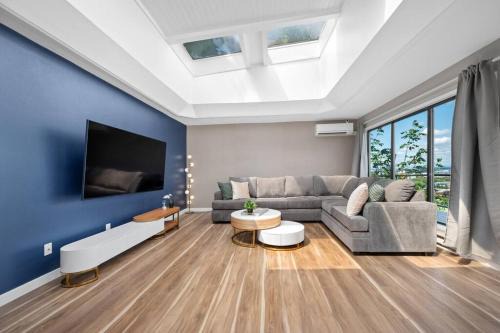 Portland Heights Apartment | Breathtaking Views w/Modern Lux - 2320