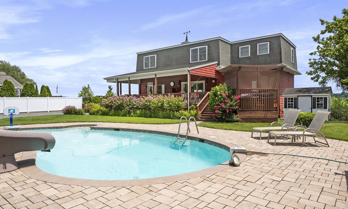 Chestertown House | Breathtaking waterfront home on the Chester River