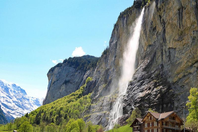 Lauterbrunnen Apartment | Breathtaking Waterfall Apartment