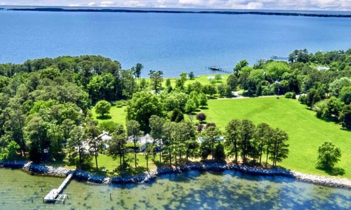 Neavitt Villa | Breathtaking Waterfront Estate