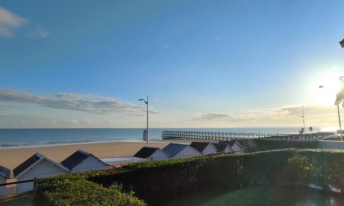 Luc-sur-Mer Apartment | Brèche Marais - Duplex on the seafront