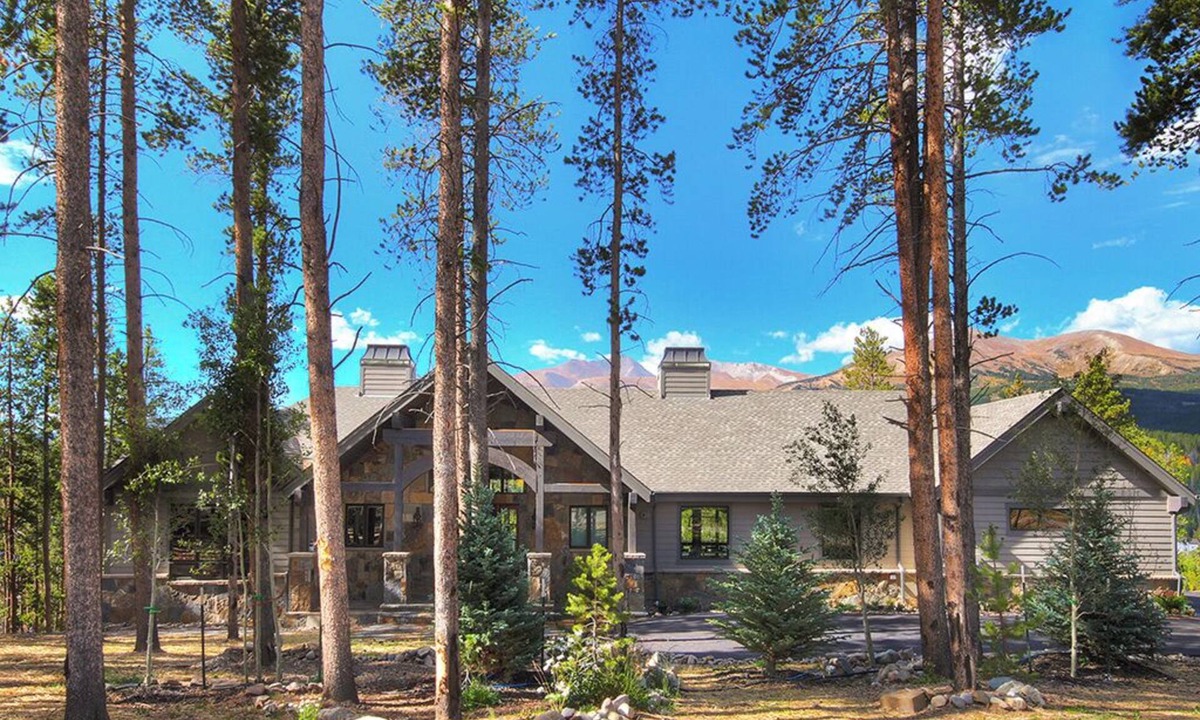 The Highlands House | Breck Escape, Spacious 6BR mountain retreat in Breckenridge.