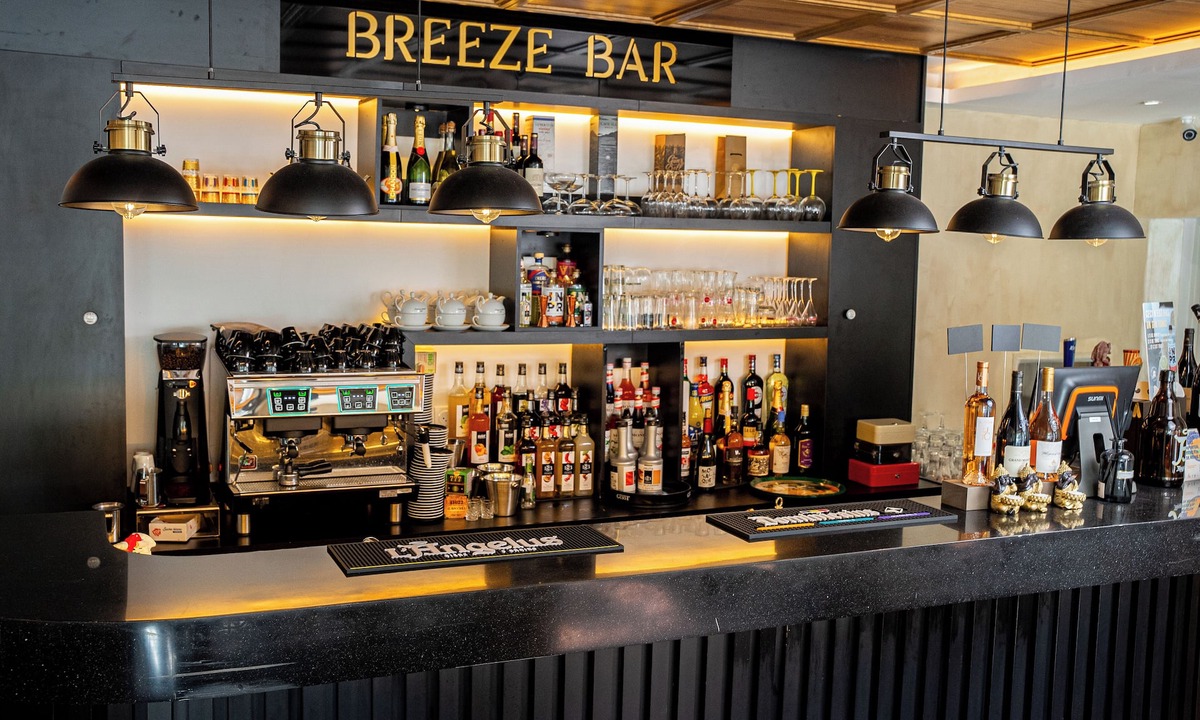 Calais City Center Hotel | BREEZE HOTEL